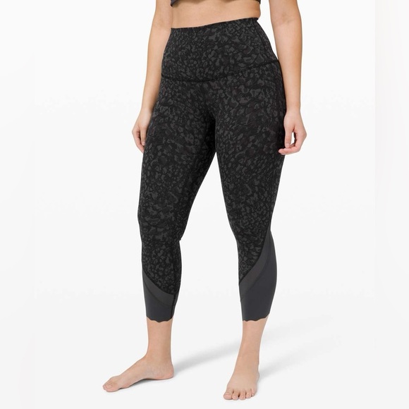 lululemon athletica Pants - Lululemon Wunder Under High-Rise Crop 23" size 4